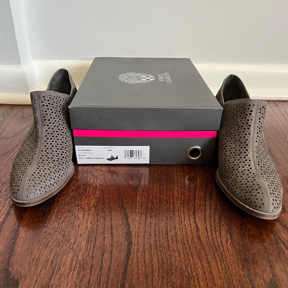 Vince Camuto Derindia Soft Tumbled Nubuck booties - Picture 6 of 8